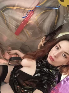 Queenscarlettsecret Do you like how sexy I am? Pic 2