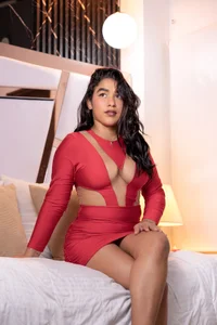 🎇Curves And Charm🎇 de larisa_ella  6 Imagens