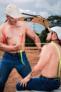AndyandFran You would want to be with these builders close to home🥵 Hình 2