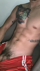 danielv_95 Hairy টি ছবি