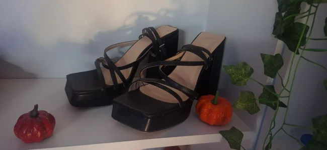 Holy_Mistress_SのHeelsの 3枚の写真