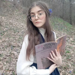RuthMorse Reading in the snowdrops Pic
