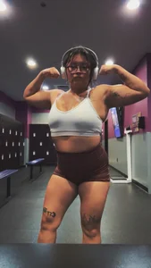 lynnnn964 up in the gym just workin on my fitness Pic 4