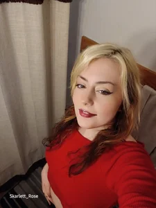 SKYLRoseのwanna peek?の 4枚の写真