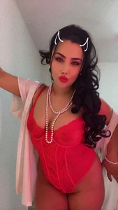 I look like a little angel... until you get close enough to wake me up the naughty💖😇🎀 de Evangeline_Taylorr  4 Imagens