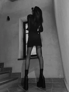 Regina_Sweet054 Public Pic 6