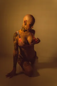 GinebraaFox_ Testing Something Immagine  4