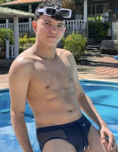 patrick_sanzz: Pool day 💦 ( 2 фото)