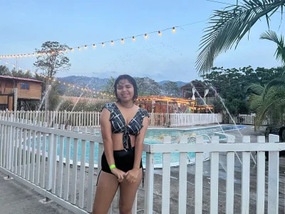 SabinaMerchetti kullanıcısının In the pool albümü -  6 fotoğraf