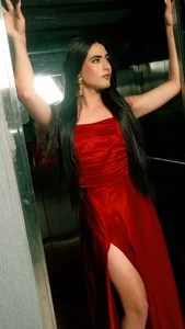 JESSI_NAOMI Elevator 🖤❤ Pic 4