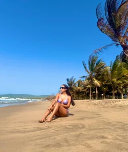 VanesaGuzman Beach girl! Pic 6