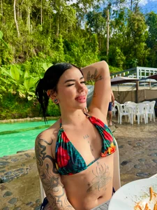 VioletEvanzz Paseito 🍃✨🌞 Bilde