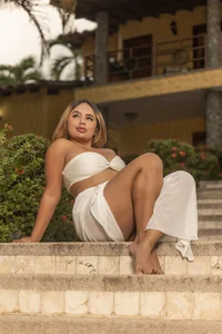 MistycaのPool Party ⛱️🌞の 2枚の写真