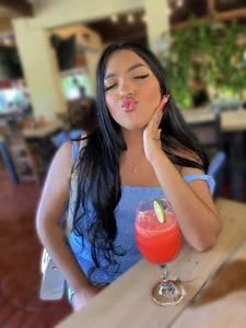 isabella1sexy Let's go eat together? Pic 2