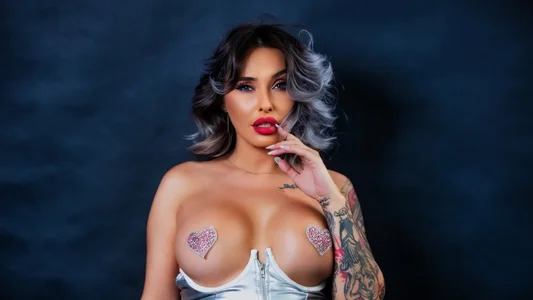 IssaSmith One Look = Trouble Kuva 7