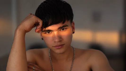 Golden light, confident energy. ✨ Which photo caught your attention first? de daimon_stan  2 photos