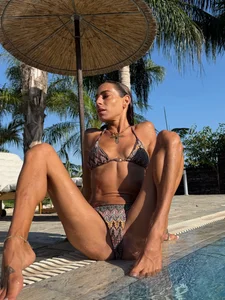 Bonni_inCyprus Pooltime Foto 2
