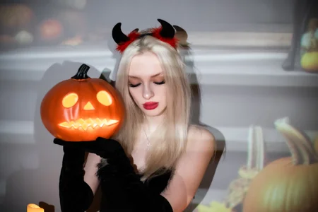 AleksaBlonde Halloween🦇 Gambar 2