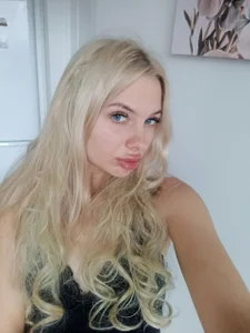 SweetCherryBlonde Public Pic