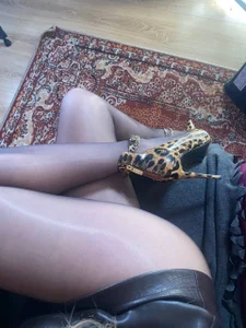 goddess_aphroditte wild heels and sexy pantyhose รูป  4