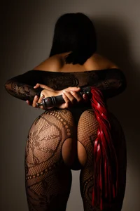 adele_clarkのa sexy slaveの 8枚の写真