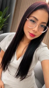 LeilaSaenz Sexy Brunette 💋 Pic 3