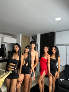 Petiteess Public Immagine  2