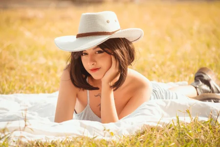 Cowgirls- blue-sixx Pic 3