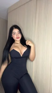 🔑Enjoy this body 🤤🤤 de Jennifer_Buusty  2 Imagens