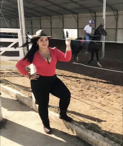 AGATHAA_WHITE Horse Fair Foto 2