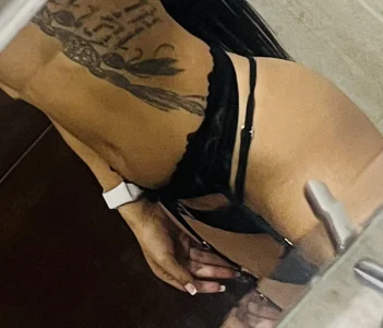 samantha_x_s The best way to get rid of temptation is to fall into it. Pic 2