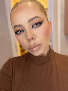 RedLaraa Casual vibes Pic