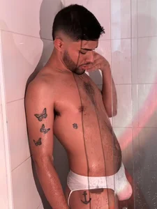 Alex_BigDickkk time for a shower Foto 2