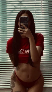 EviieGothell If I'm in red, what do you say?♥ Foto 3