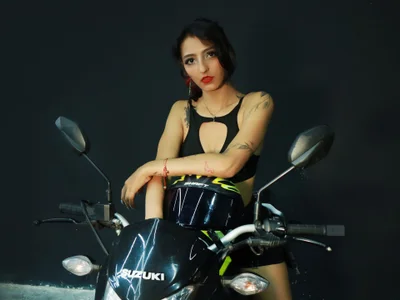 Sam-cekot kullanıcısının Do you like adrenaline? go up TO MY MOTORCYCLE,I love you above me 🔥😈 albümü -  4 fotoğraf