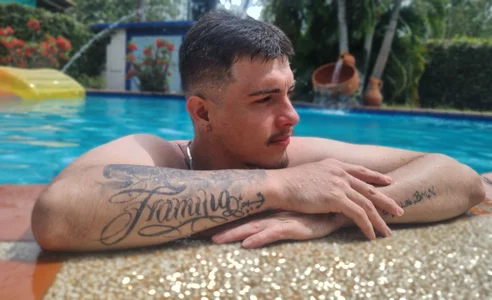 Pool day! 🌞🏖 de colby_scott  3 Imagens