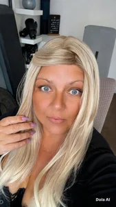 Blonde_Exclusive Public Pic 5