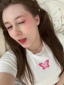 look at the little butterfly 🦋 od FroggyAnna  3 snímek