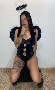 I can be your Angel😇👅 de Sami_Evanns  5 photos