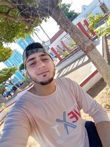 xxxxhotxoxo walking in the square Pic