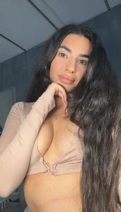 Naila18 Public Pic 5