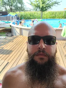 Public od Girthy-Man-Hammer  6 snímek