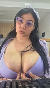 rosebigboobs 💜🥵I love purple, as much as you do.💜🥵 Bilde 3