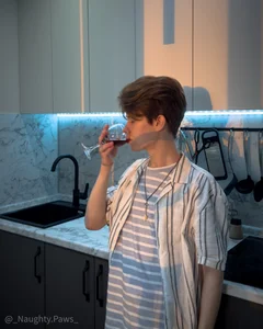 AndrewwCarter2 In the kitchen Andrew 🍷 Gambar 3