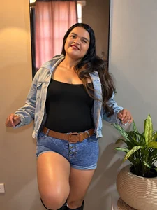 sarayhorny69 Beautiful outfit beautiful position Billede 2