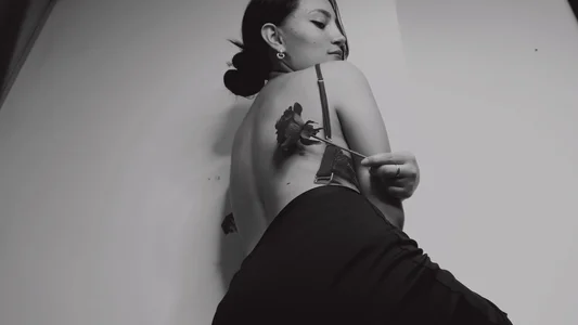 Findom_Goddess_ Public Pic