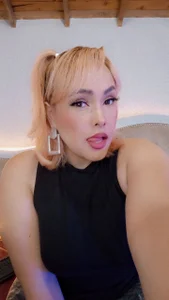 Posando!!!🤣🤣🤣 de Miss_Agatha  4 Imagens