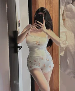 Desi_sara Public Hình 2