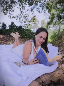 Sara_Charmy move in nature Pic 2