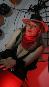 RebeccaThompson Public Pic 4